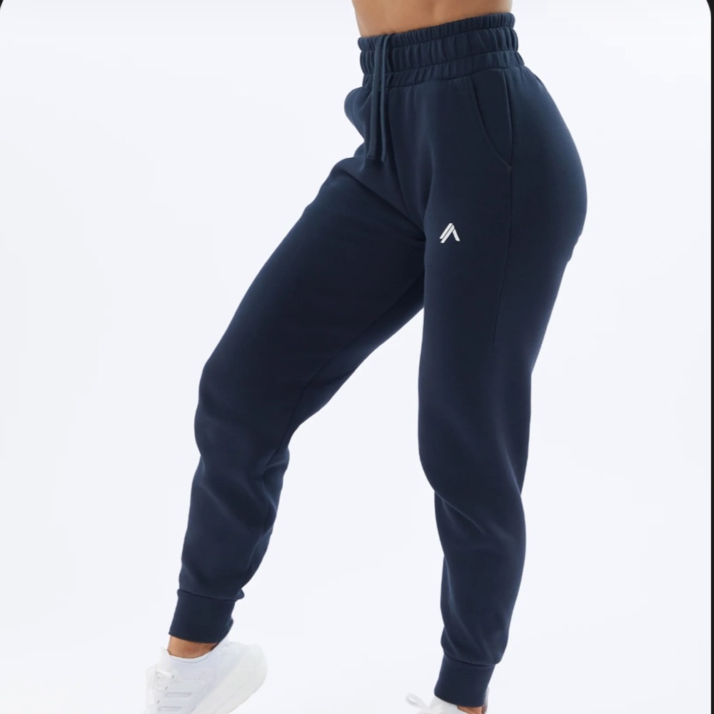 Alphalete ELMTS Cuffed Jogger Harbor Navy